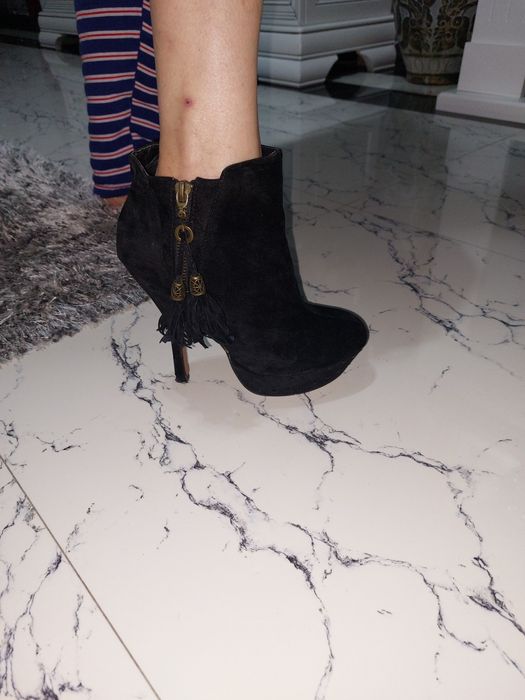 Botine  nr 37, purtate o singura data.