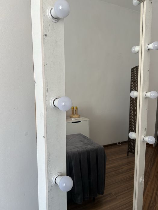 Зеркало с лампочками