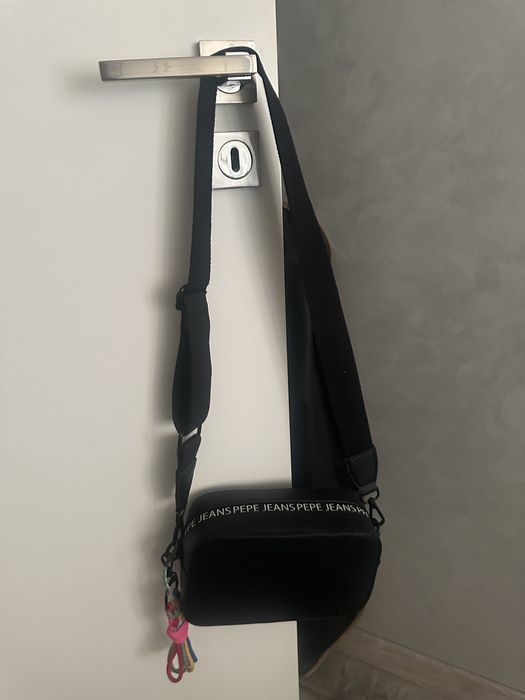 Дамска чанта Guess