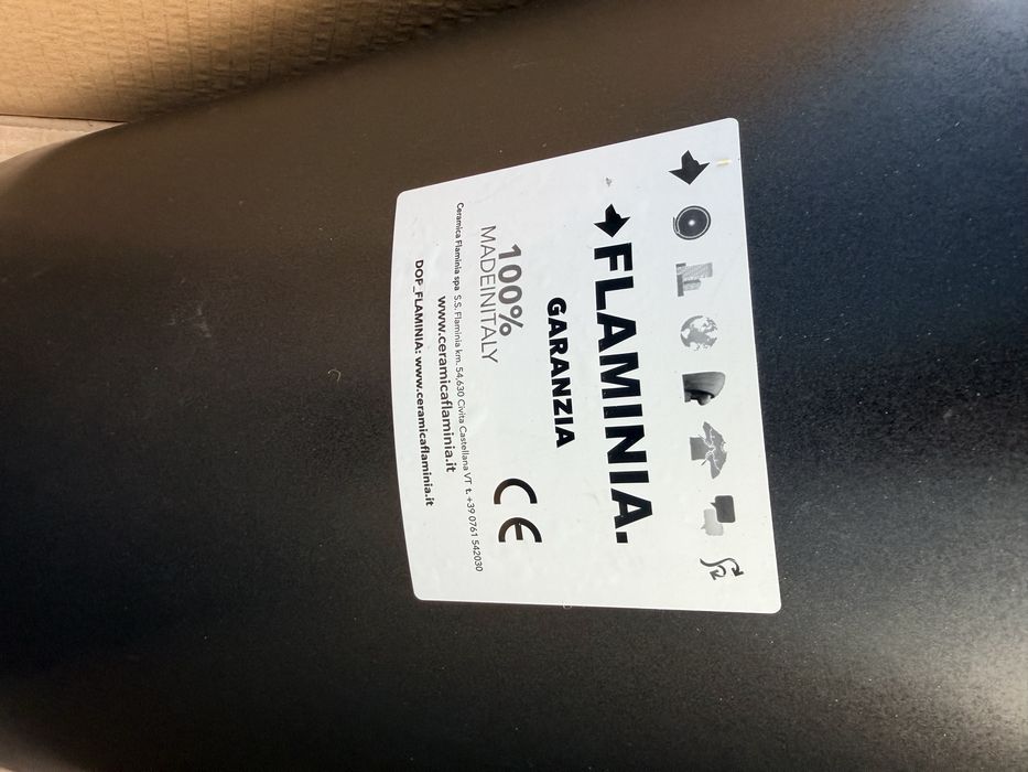 Pisoar Flaminia /clapeta Geberit sistem complet cu chit de instalare