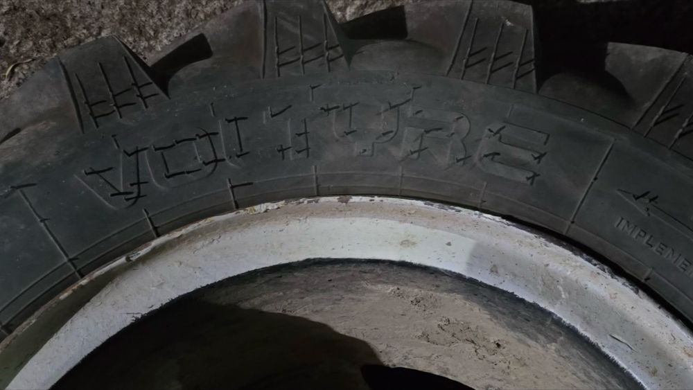 Нови гуми с джанти Voltyre 11.2-20