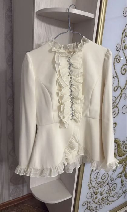 Продам платья одевала один раз цена договорная