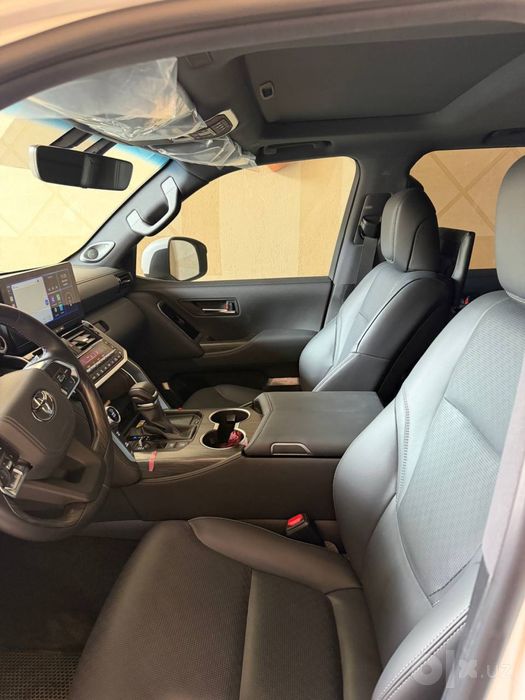 Toyota Land Cruiser 300 Hybrid 2026 |