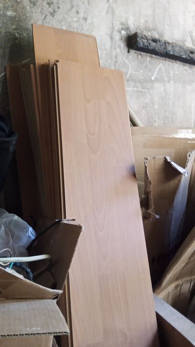 Продам ламинат в хорошом состояний