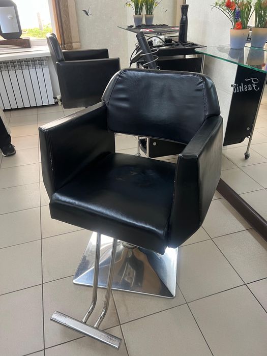 Продам парикмахерские кресла