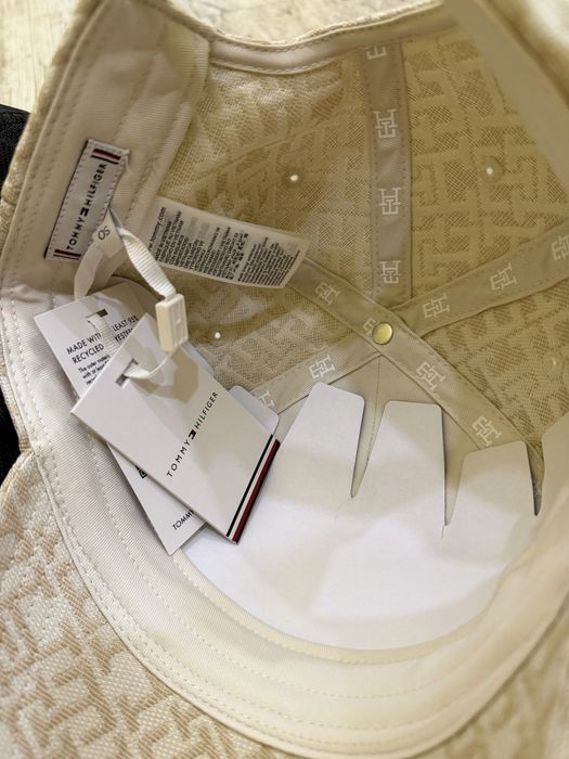 Шапка с козирка Tommy Hilfiger