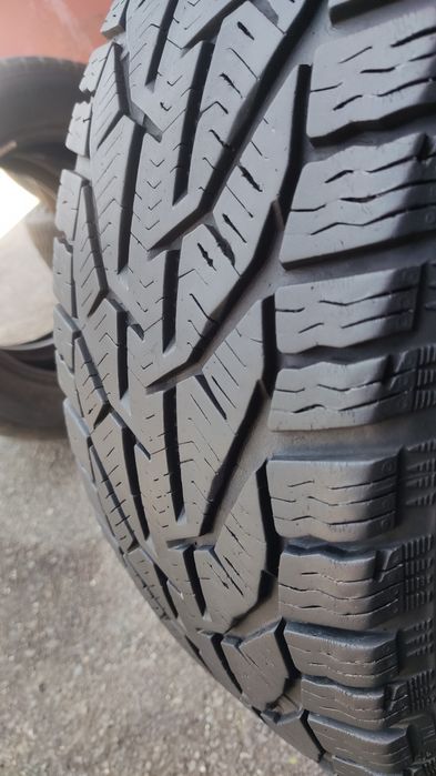 2бр. зимни гуми 205/50/17 Kormoran 
dot21
7.5mm
Много добро състояние