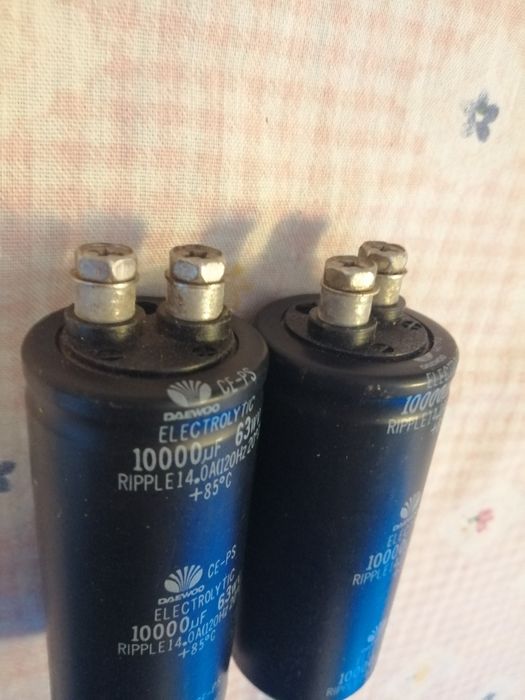 2 condensatori Daewoo 10000 micro 63 wv