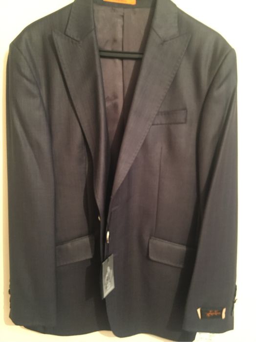 Срочно  новый  костюм продам . Торг