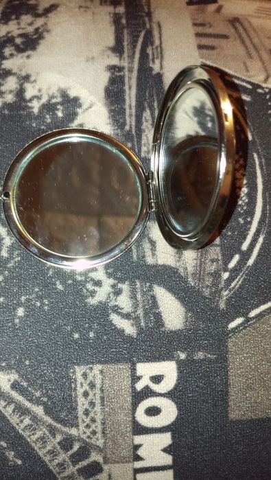 Зеркальце карманное