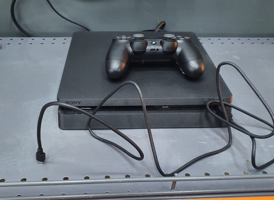 Ps4 польный в ккомплект 2жестик состояние новый