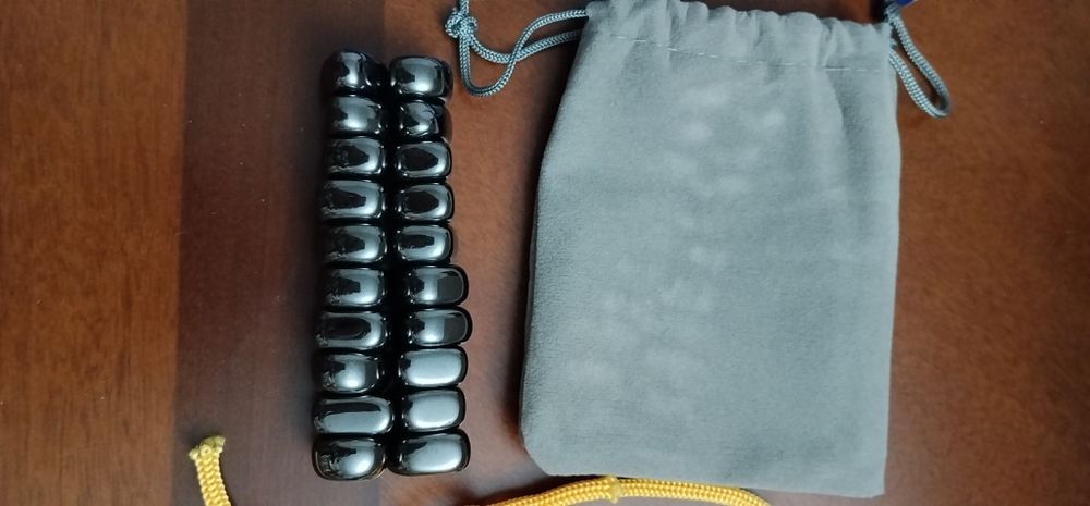 Продам настольную игру с магнитами