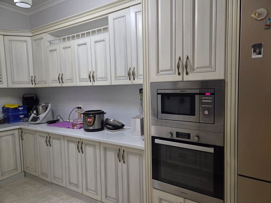 Кухонная   мебель .