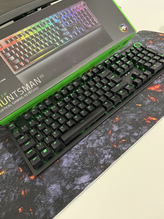 Tastatură gaming Razer Huntsman V2 – ca nouă, cutie + palm rest nou