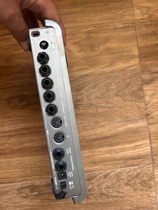 Alesis SR18 – професионална дръм машина / Drum Machine