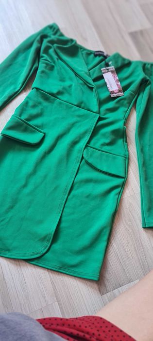 Рокля с паднали ръкави