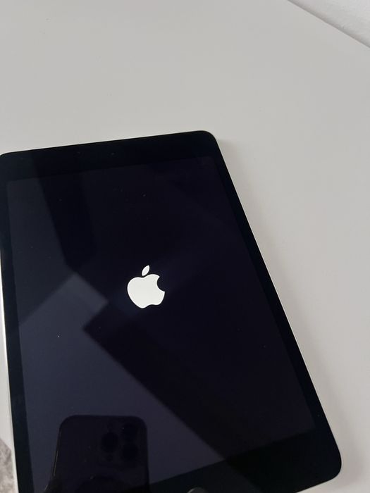 Tabletă iPad 4 mini de 32 GB 4G sim