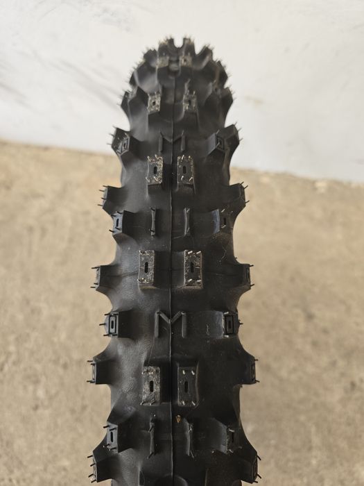 Чисто нова кросова гума  90/90-21