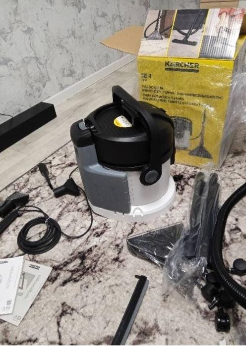 Моющий пылесос кельшер