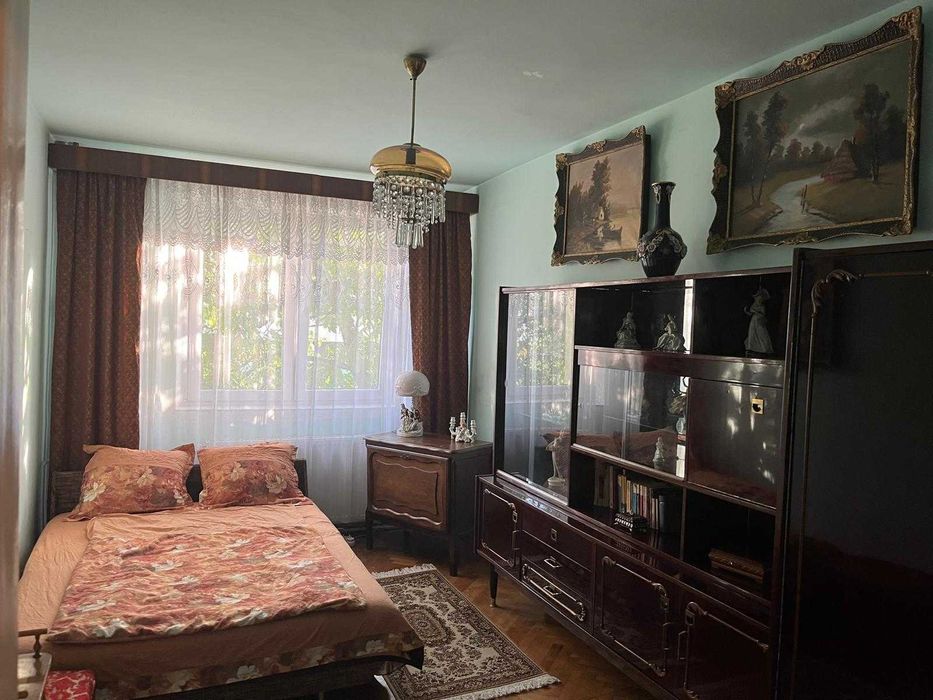 Apartament cu 3 camere si balcon etajul 1 decomandat