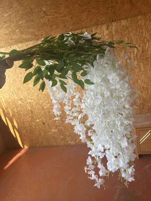 Искуственные цветы. С листьями