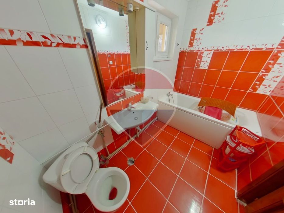 Casă / Vilă cu 8 camere de închiriat
