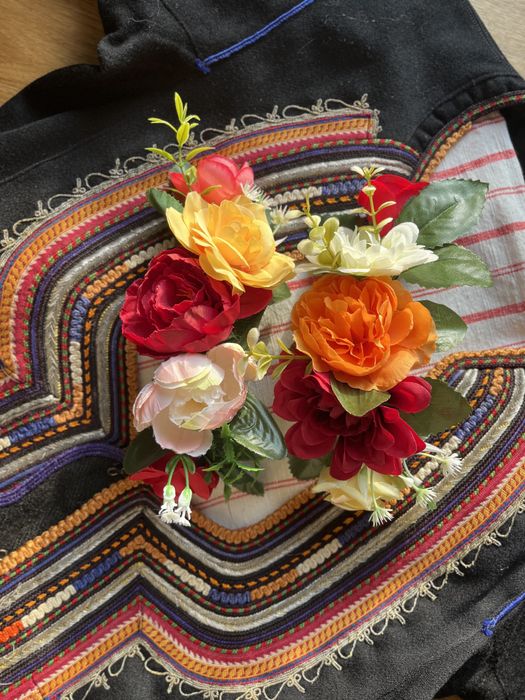 Венче с цветя за носия