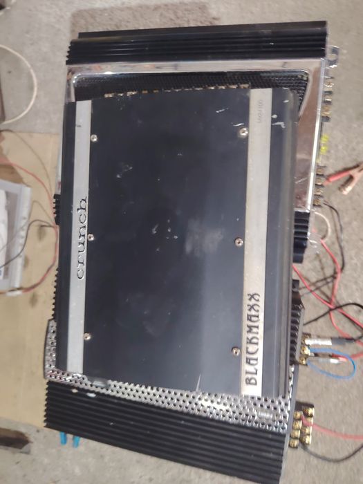 Subwoofer și statie auto