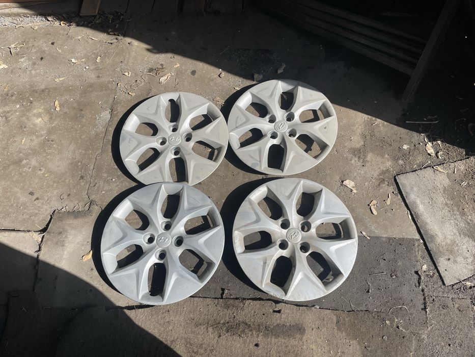 Продам колпаки хюндай R 15