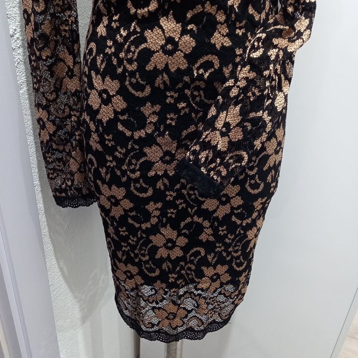 Прекрасна дантелена рокля