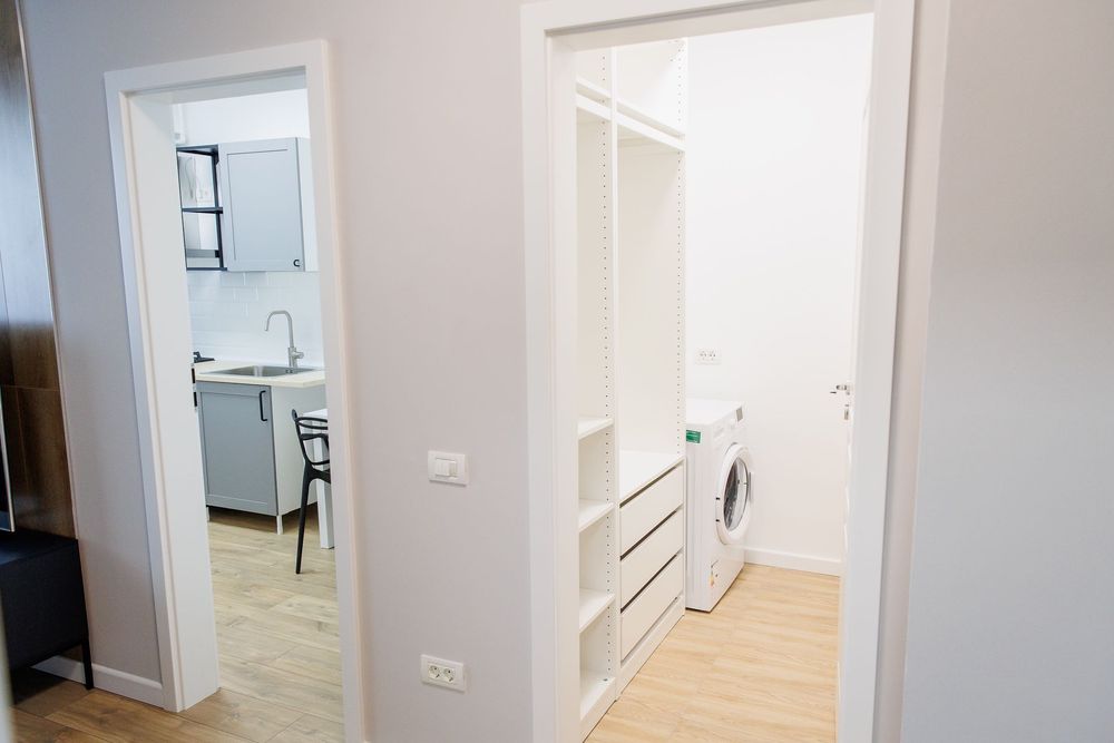 Închiriez studio cu loc de parcare - zona Campus Constanta