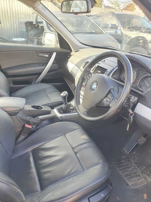 Dezmembrez Bmw x3 e83 an 2006 motor 2.0 d 150 cp M47 carlig remorcare far faruri stanga dreapta etrier etriere planetara stanga dreapta fata spate