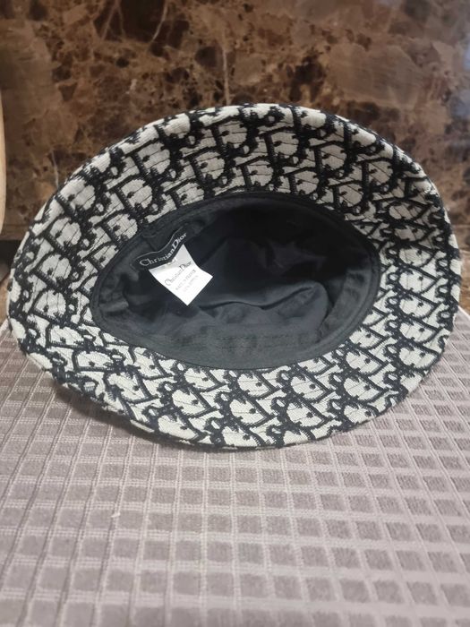 Дамска шапка Cristian Dior