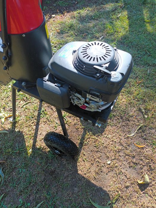 Бензинова дробилка за листа