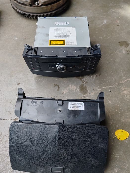 Navigați mica w204 radio cd Mercedes c class 250lei
