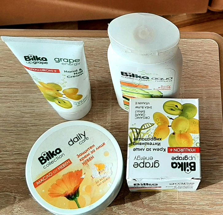 Празни бурканчета от козметика