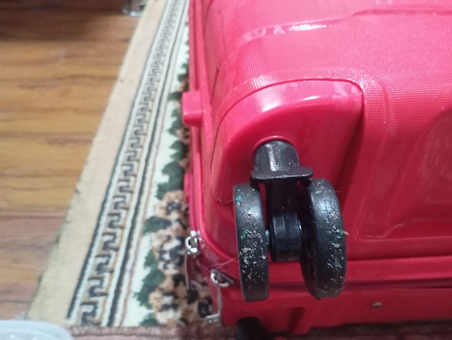 Продается дорожные чемоданы