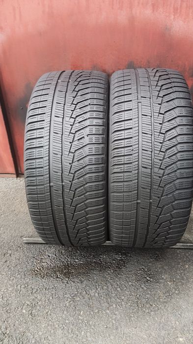 2бр. зимни гуми 235/40/19 Hankook 
dot2023