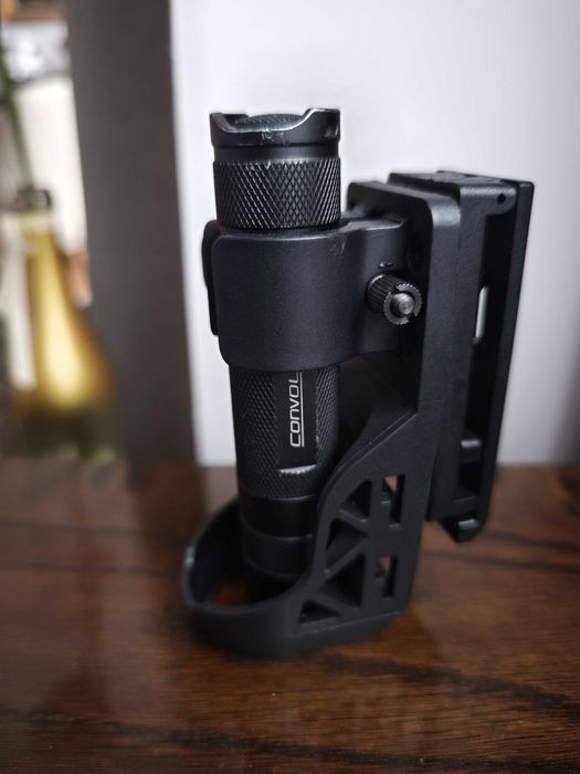 Професионална тактическа стойка (кобур) за фенер