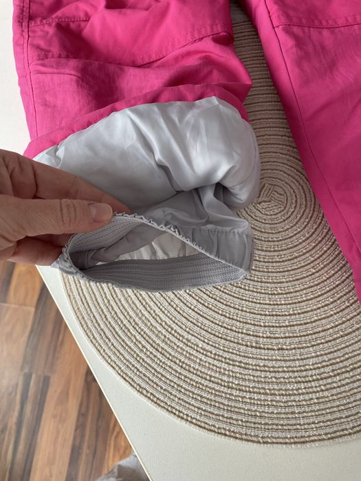 Pantaloni de schi călduroși pentru o fată de 8–9 ani + mănuși călduroase