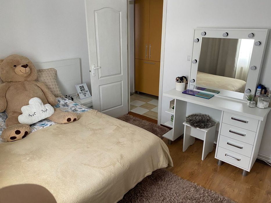 Inchiriez Apartament cu 2 camere Semidecomandat