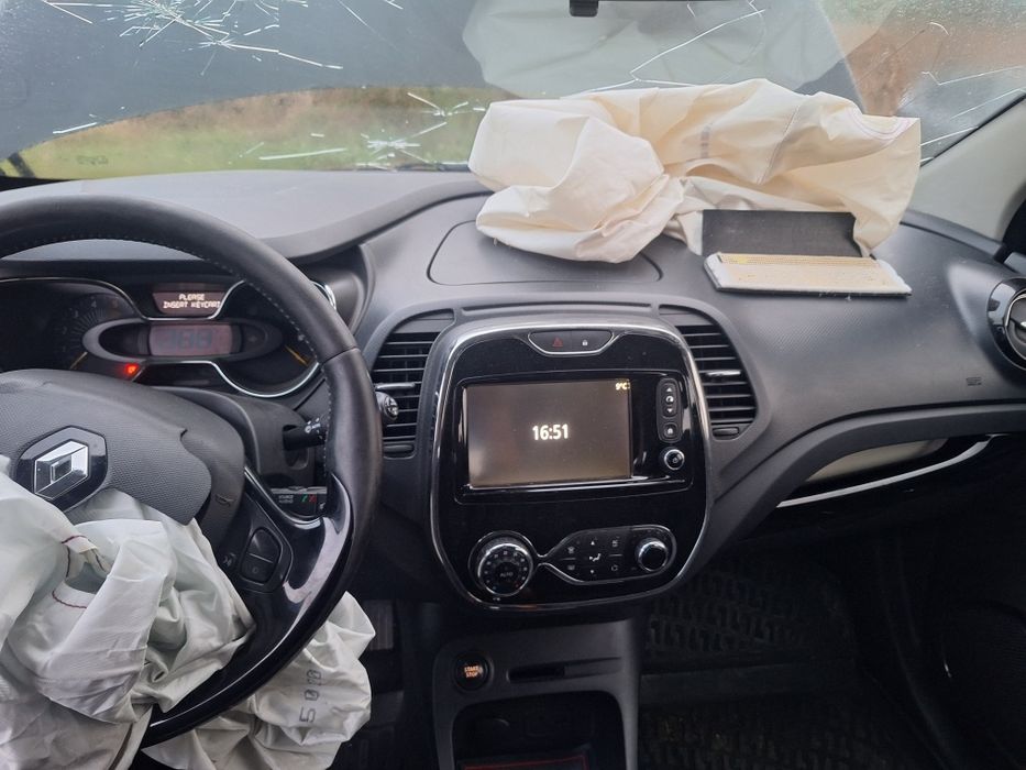 dezmembrez renault captur 1.5 dci