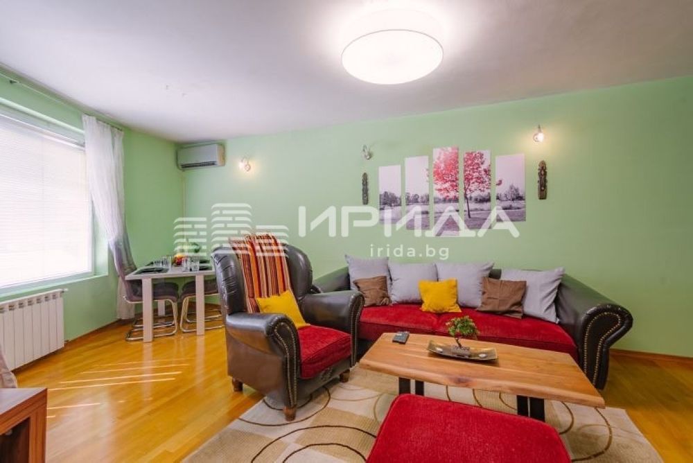 Продава се Тристаен апартамент в София, Център - 98 кв.м за 1978 €/кв.м - Снимка #2