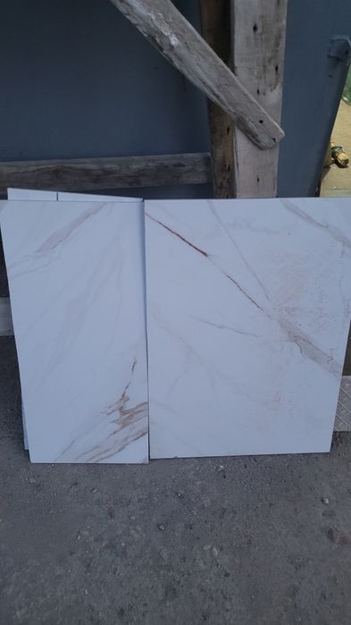 Продаются обрезки кафеля 1,5м2