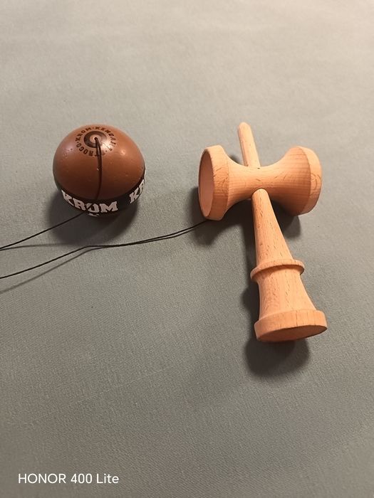 Vând Kendama strongo