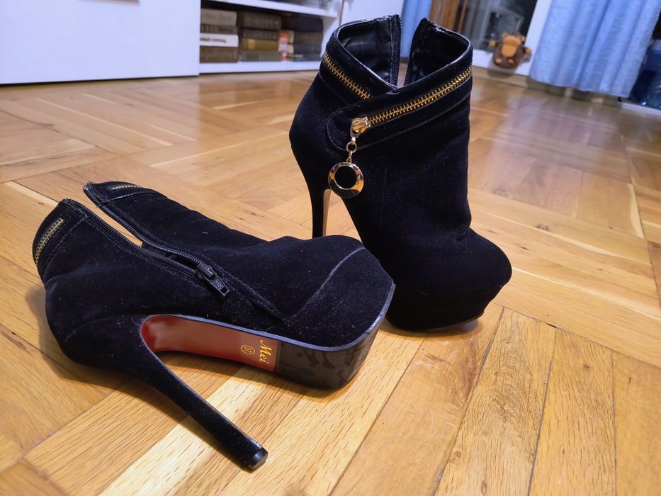 Боти с висок ток