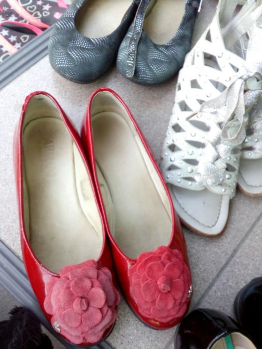 Продам босоножки на девочку