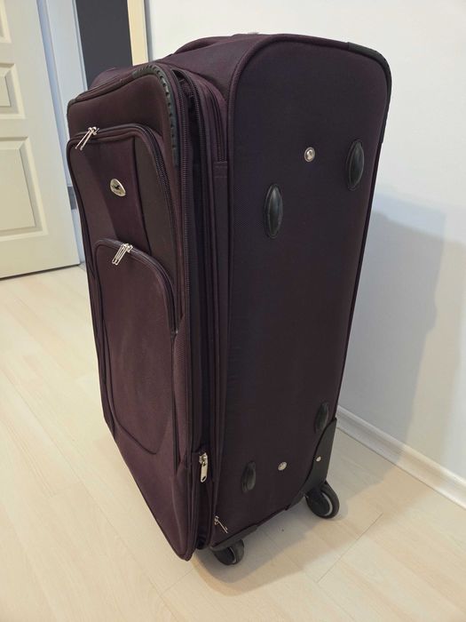 Голям куфар в лилав цвят