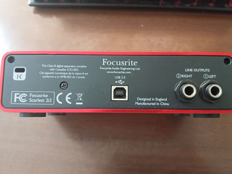 Продается звуковая карта Focusrite Scarlett 2i2 1st gen