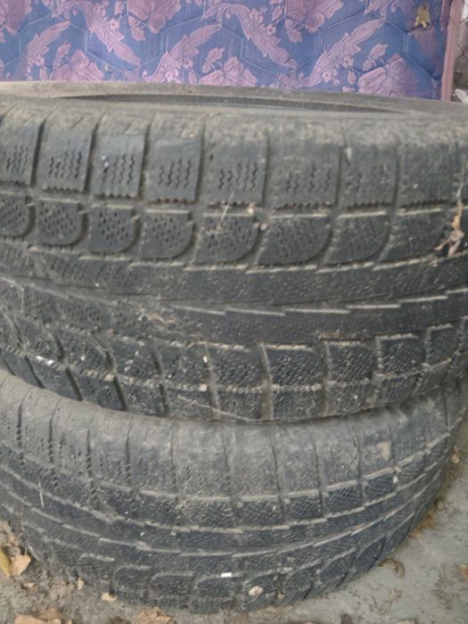 продам 2 резины 16й размер за 25000 тг